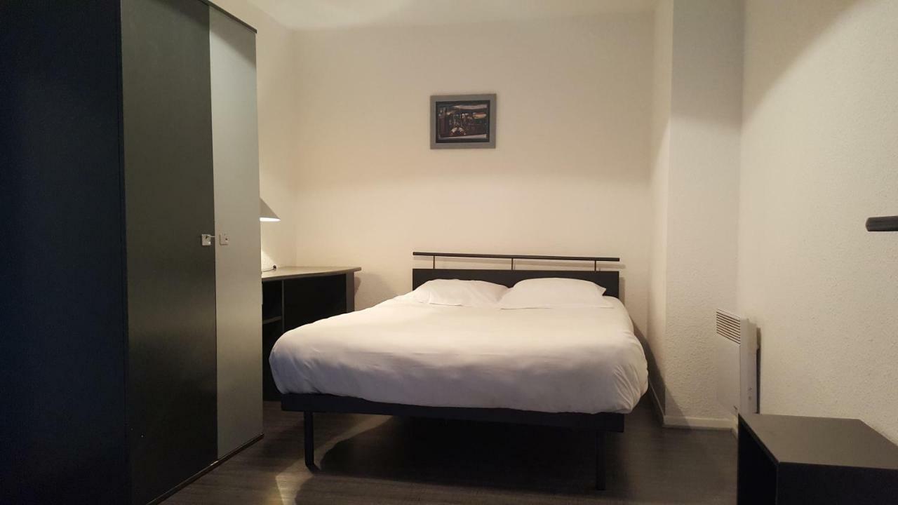Residence Hoteliere Poincare マリニー＝レ＝コンピエーニュ エクステリア 写真