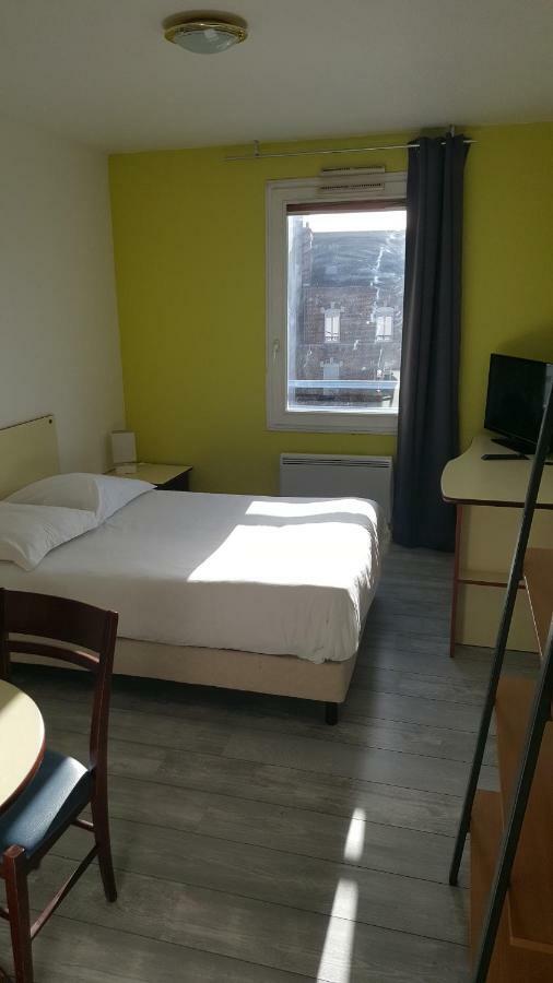 Residence Hoteliere Poincare マリニー＝レ＝コンピエーニュ エクステリア 写真