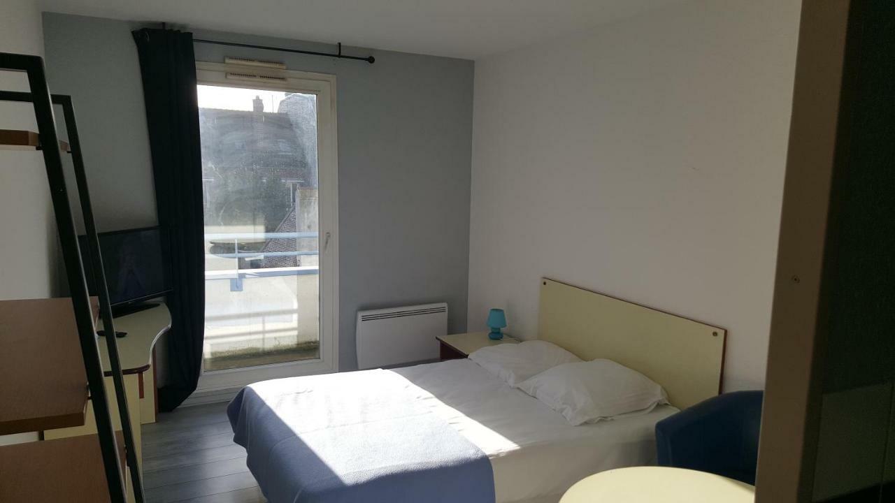 Residence Hoteliere Poincare マリニー＝レ＝コンピエーニュ エクステリア 写真
